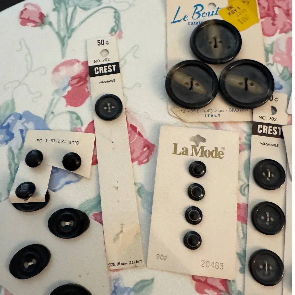 Vintage Black Button Lot La Mode Le Bouton Crest Mixed Sizes Shapes 30+ Pieces